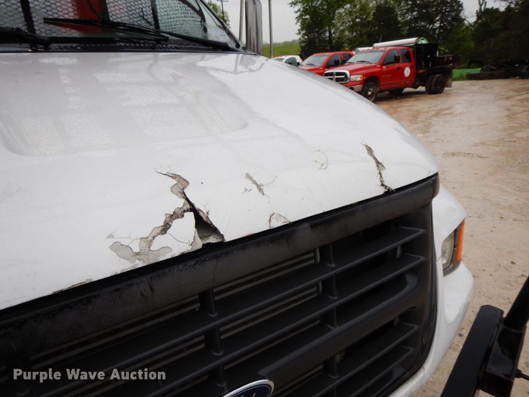 image for item IL9337 2000 Ford F750 Super Duty XL  forestry bucket truck