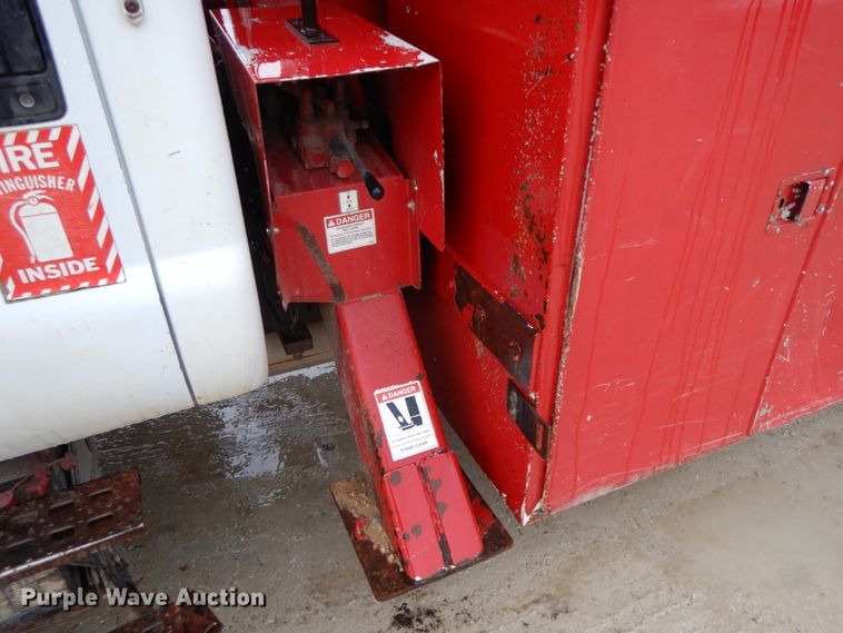 image for item IL9337 2000 Ford F750 Super Duty XL  forestry bucket truck