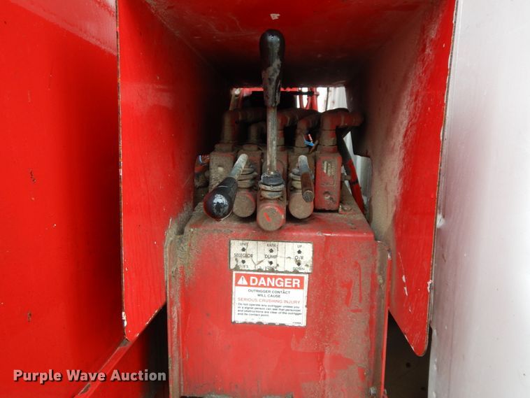 image for item IL9337 2000 Ford F750 Super Duty XL  forestry bucket truck