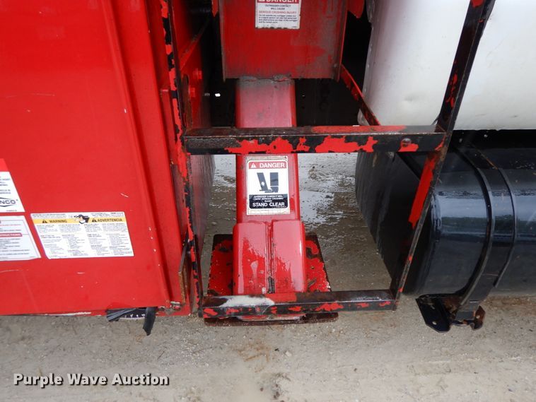 image for item IL9337 2000 Ford F750 Super Duty XL  forestry bucket truck