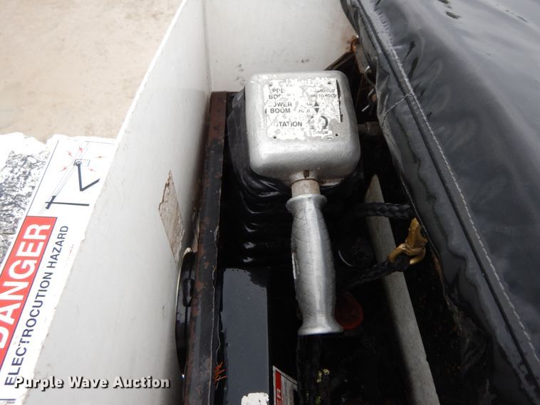 image for item IL9337 2000 Ford F750 Super Duty XL  forestry bucket truck