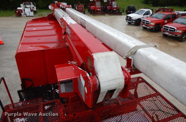 image for item IL9337 2000 Ford F750 Super Duty XL  forestry bucket truck