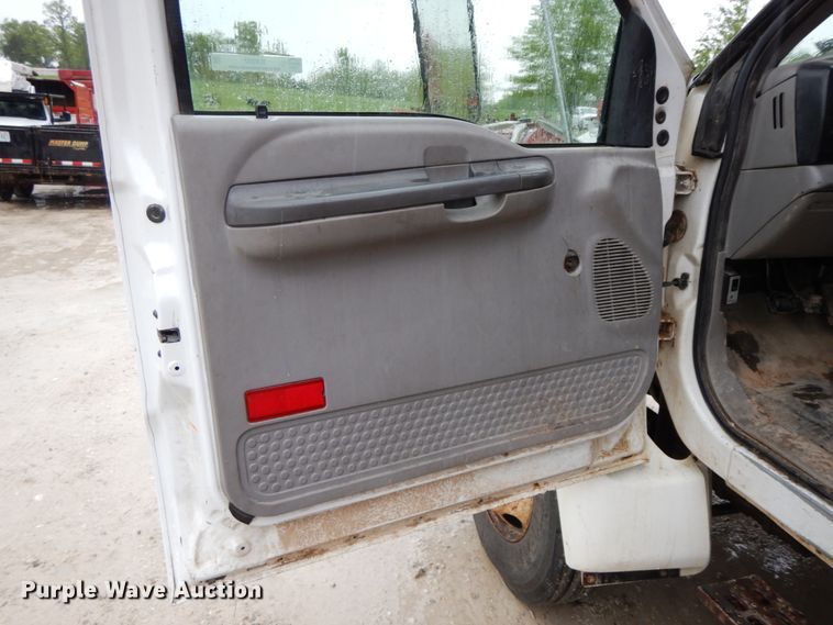 image for item IL9337 2000 Ford F750 Super Duty XL  forestry bucket truck