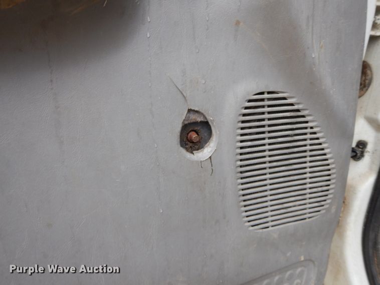 image for item IL9337 2000 Ford F750 Super Duty XL  forestry bucket truck