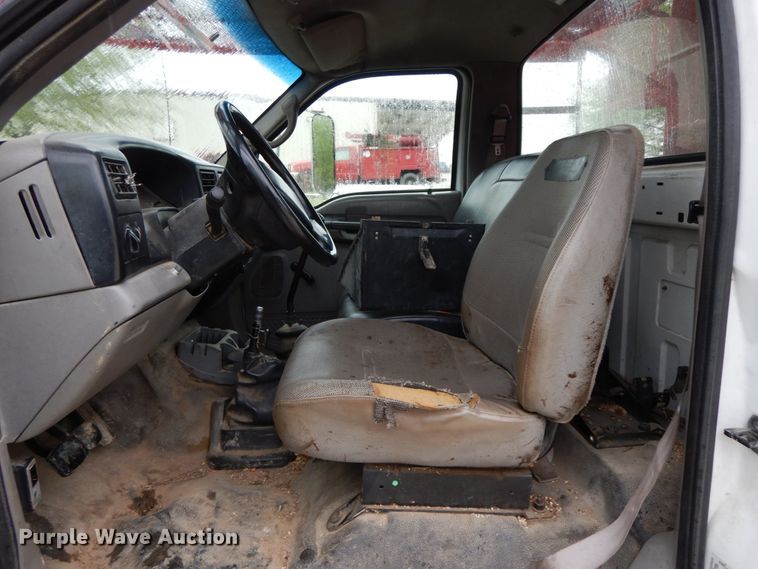 image for item IL9337 2000 Ford F750 Super Duty XL  forestry bucket truck