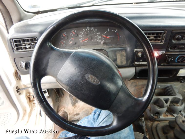 image for item IL9337 2000 Ford F750 Super Duty XL  forestry bucket truck