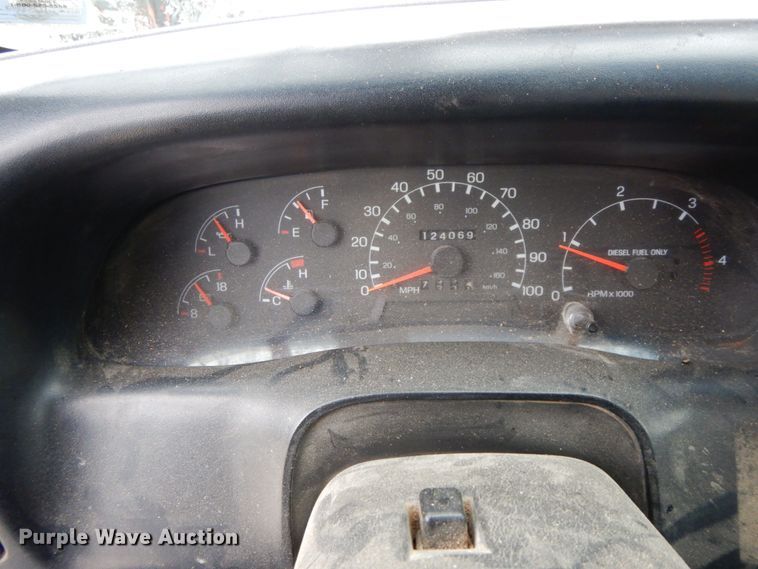 image for item IL9337 2000 Ford F750 Super Duty XL  forestry bucket truck