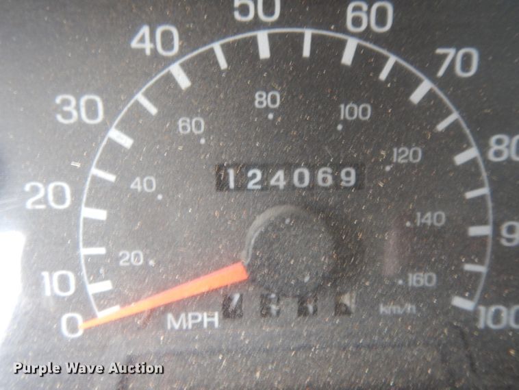 image for item IL9337 2000 Ford F750 Super Duty XL  forestry bucket truck