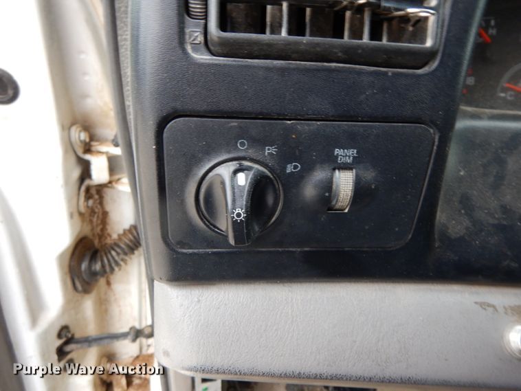 image for item IL9337 2000 Ford F750 Super Duty XL  forestry bucket truck