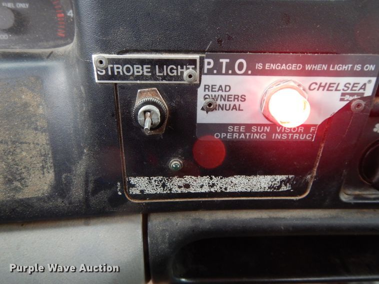 image for item IL9337 2000 Ford F750 Super Duty XL  forestry bucket truck