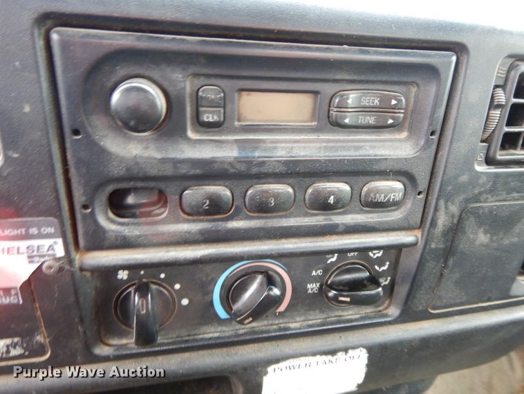 image for item IL9337 2000 Ford F750 Super Duty XL  forestry bucket truck