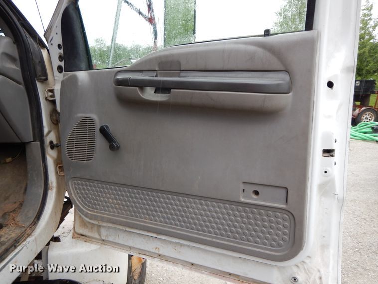 image for item IL9337 2000 Ford F750 Super Duty XL  forestry bucket truck