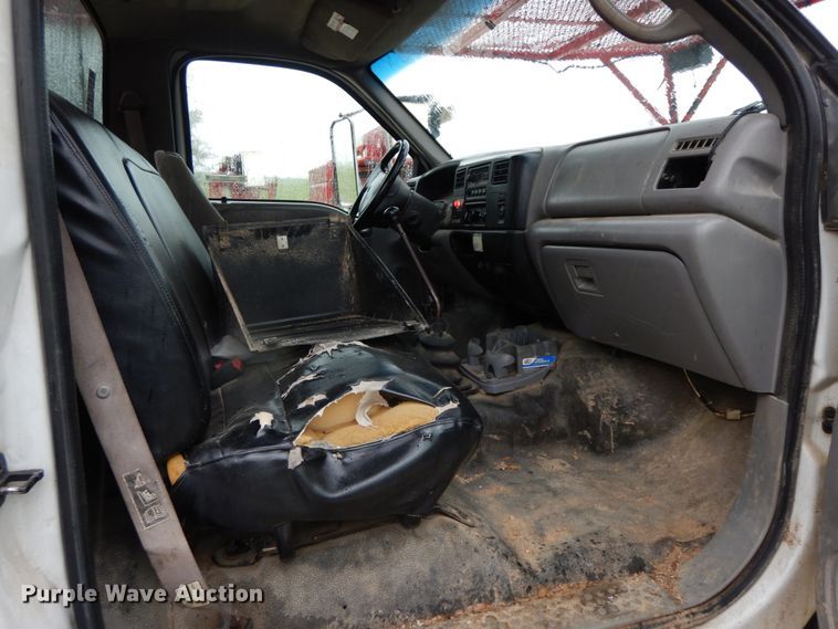 image for item IL9337 2000 Ford F750 Super Duty XL  forestry bucket truck