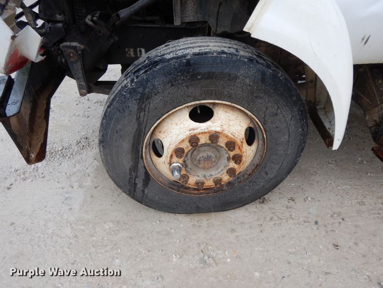 image for item IL9337 2000 Ford F750 Super Duty XL  forestry bucket truck