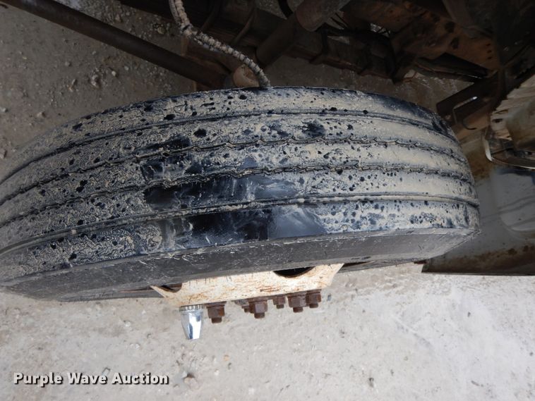 image for item IL9337 2000 Ford F750 Super Duty XL  forestry bucket truck