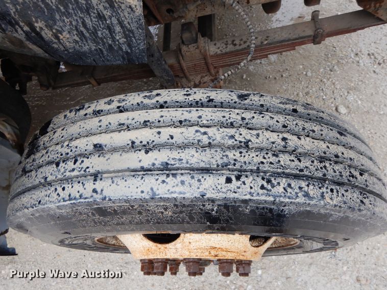 image for item IL9337 2000 Ford F750 Super Duty XL  forestry bucket truck