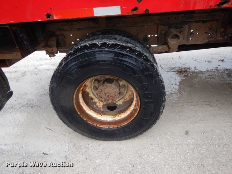 image for item IL9337 2000 Ford F750 Super Duty XL  forestry bucket truck