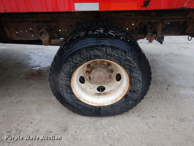 image for item IL9337 2000 Ford F750 Super Duty XL  forestry bucket truck