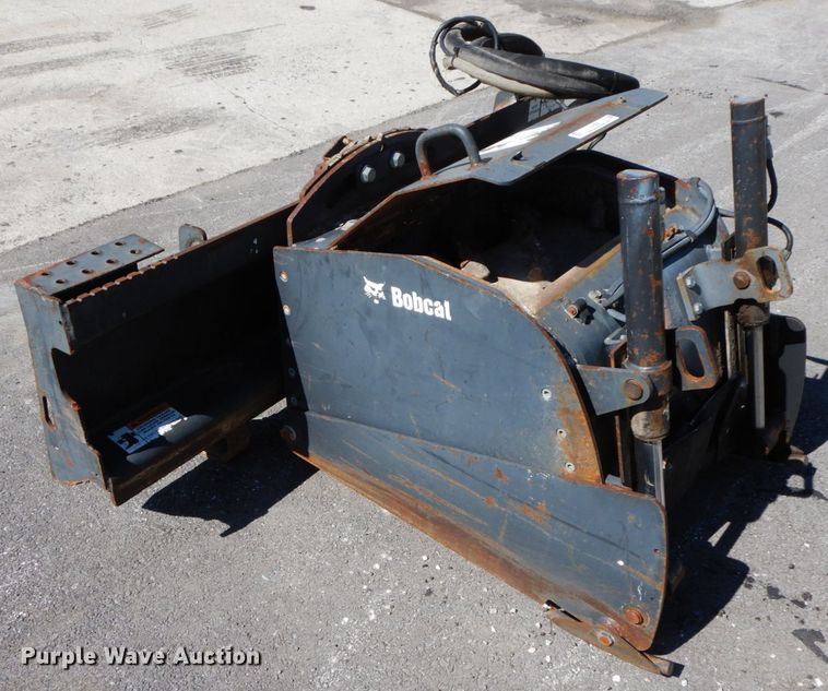 image for item IL9338 2011 Bobcat 24PLA cold planer