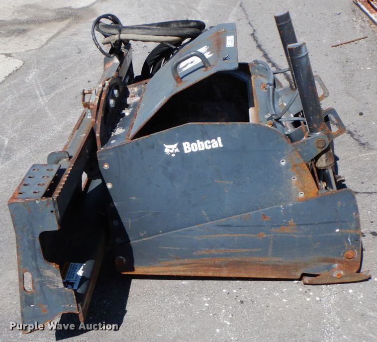 image for item IL9338 2011 Bobcat 24PLA cold planer