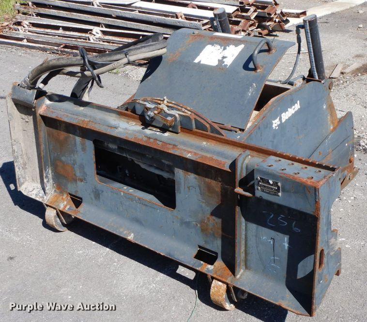 image for item IL9338 2011 Bobcat 24PLA cold planer