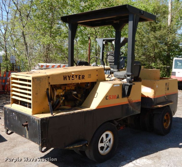 image for item IL9340 Hyster C530A  pneumatic roller