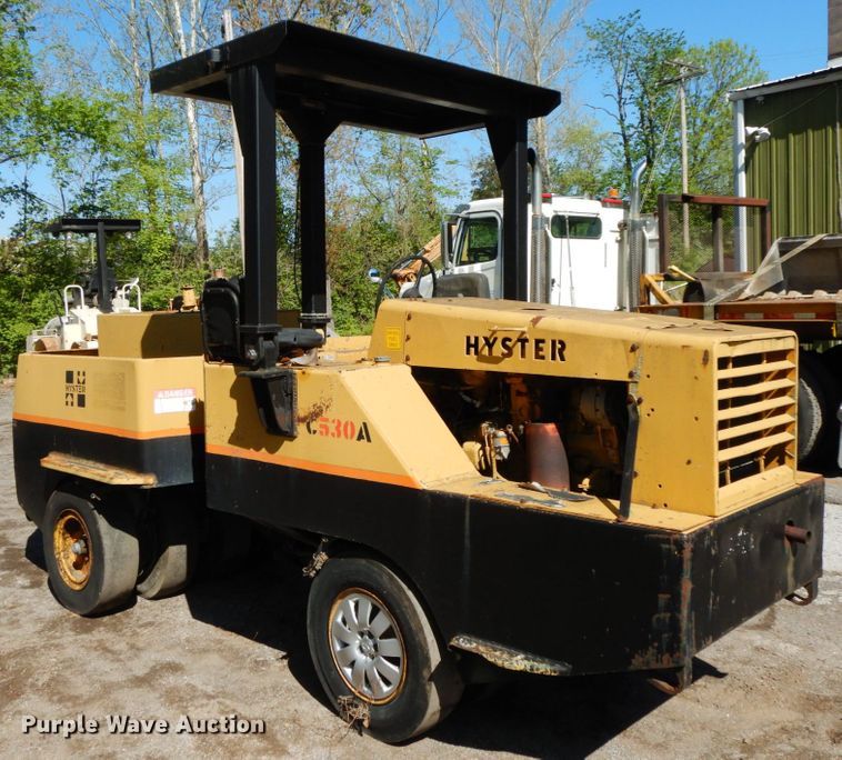 image for item IL9340 Hyster C530A  pneumatic roller