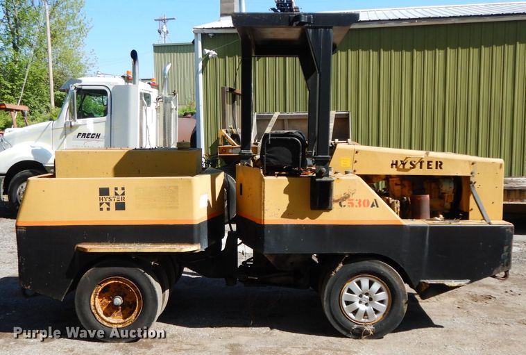 image for item IL9340 Hyster C530A  pneumatic roller