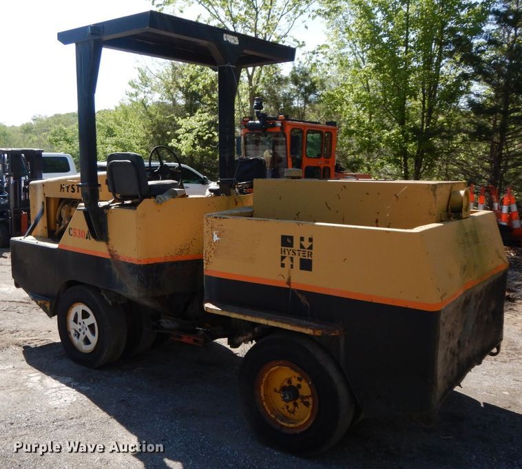 image for item IL9340 Hyster C530A  pneumatic roller