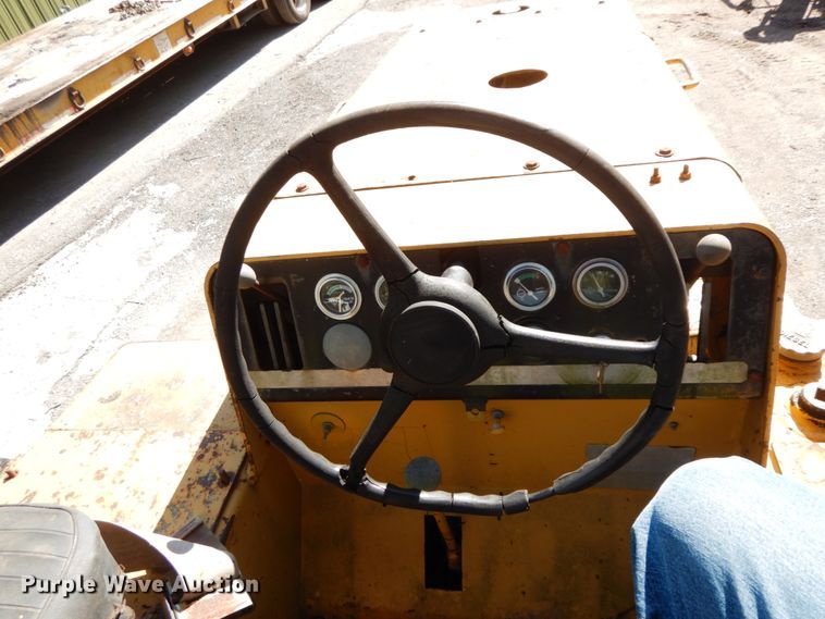 image for item IL9340 Hyster C530A  pneumatic roller