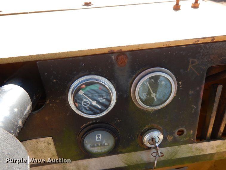 image for item IL9340 Hyster C530A  pneumatic roller