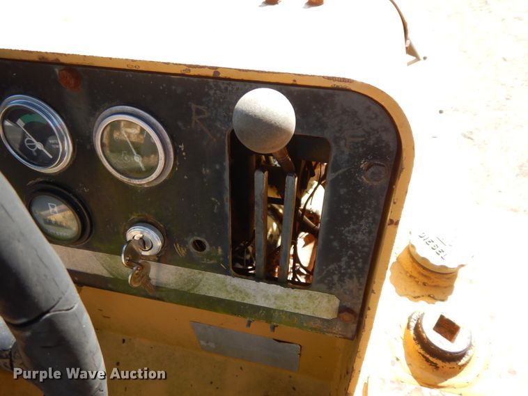 image for item IL9340 Hyster C530A  pneumatic roller