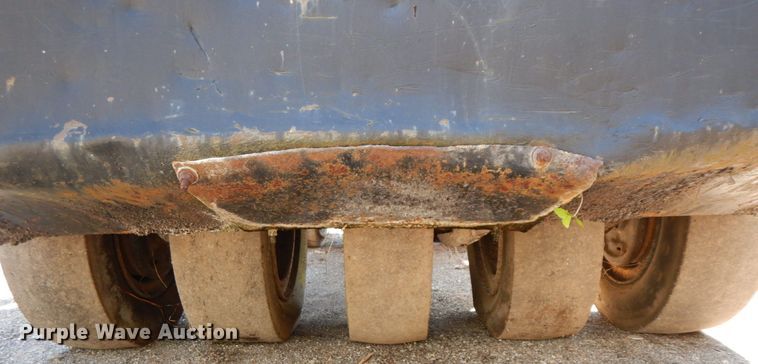 image for item IL9340 Hyster C530A  pneumatic roller