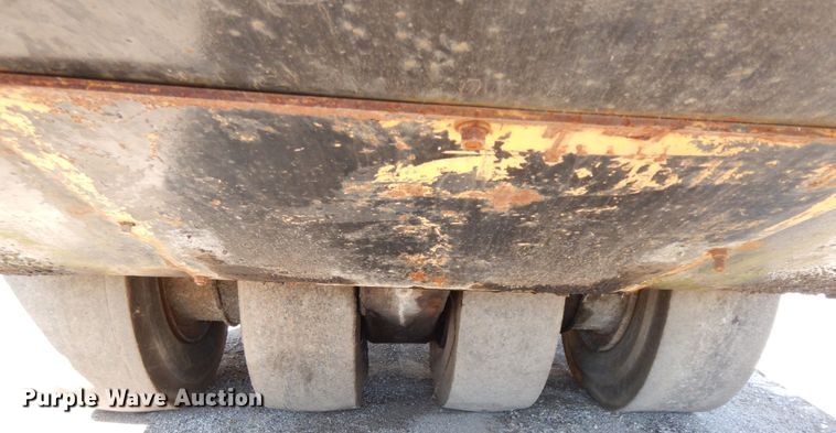 image for item IL9340 Hyster C530A  pneumatic roller