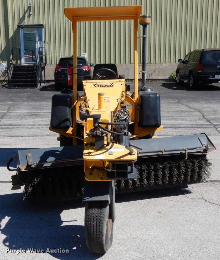 image for item IL9343 2004 Terramite TSS38  broom