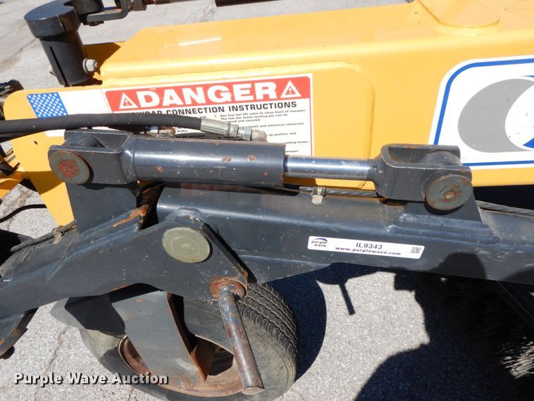 image for item IL9343 2004 Terramite TSS38  broom