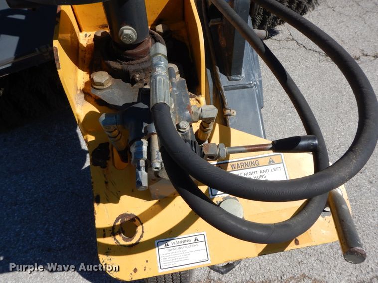 image for item IL9343 2004 Terramite TSS38  broom