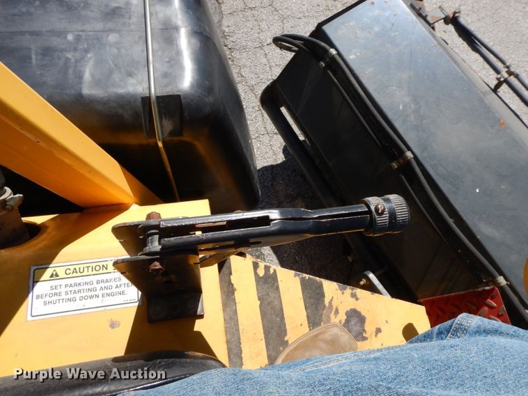 image for item IL9343 2004 Terramite TSS38  broom