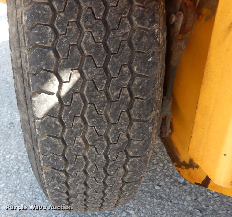 image for item IL9343 2004 Terramite TSS38  broom