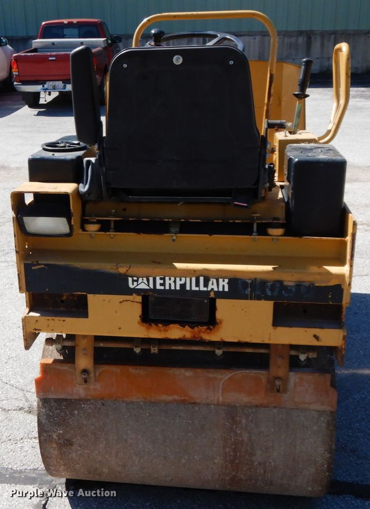 image for item IL9344 1998 Caterpillar CB-214C  double drum vibratory roller