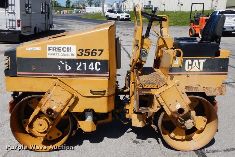 image for item IL9344 1998 Caterpillar CB-214C  double drum vibratory roller