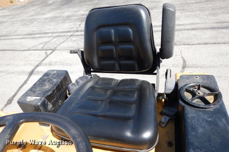image for item IL9344 1998 Caterpillar CB-214C  double drum vibratory roller