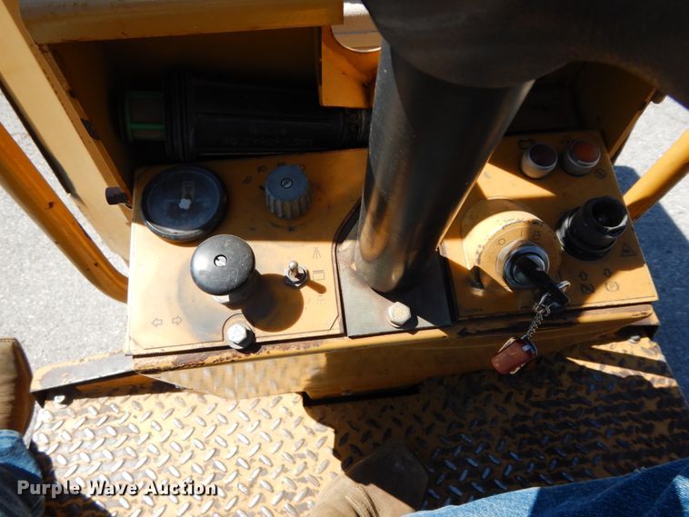 image for item IL9344 1998 Caterpillar CB-214C  double drum vibratory roller