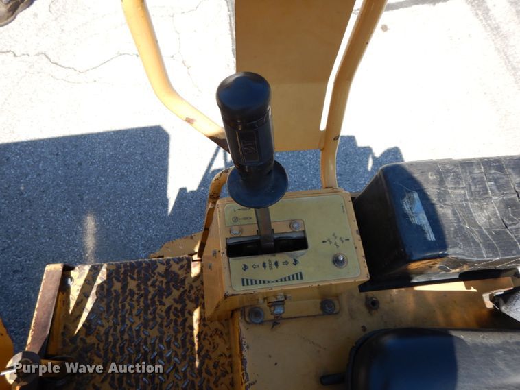 image for item IL9344 1998 Caterpillar CB-214C  double drum vibratory roller