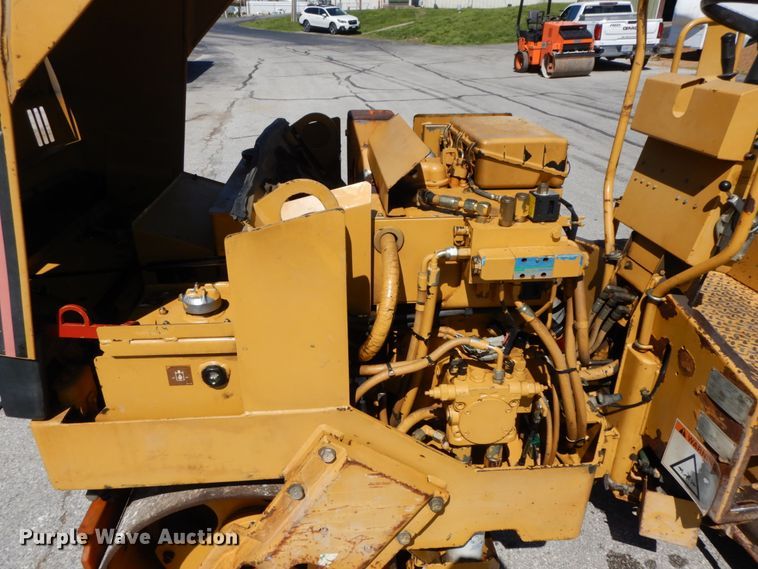 image for item IL9344 1998 Caterpillar CB-214C  double drum vibratory roller