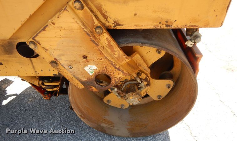 image for item IL9344 1998 Caterpillar CB-214C  double drum vibratory roller