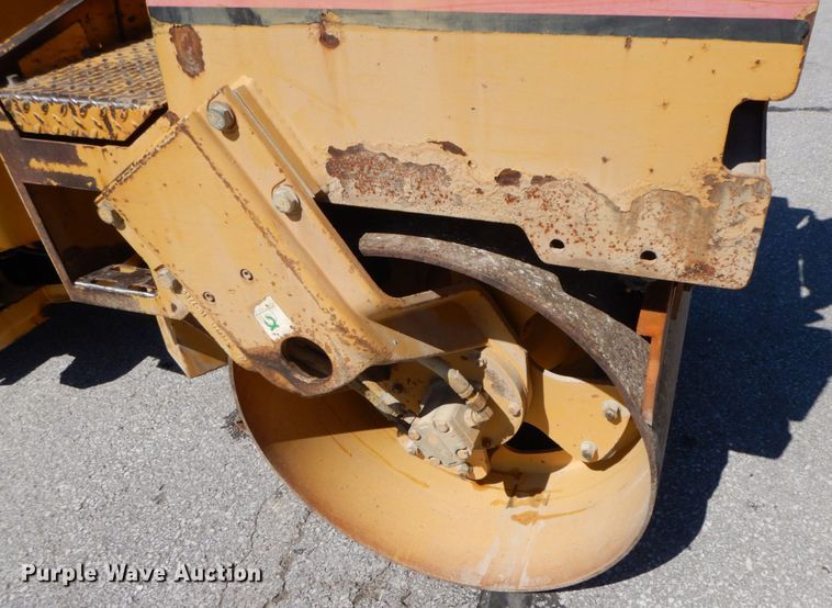 image for item IL9344 1998 Caterpillar CB-214C  double drum vibratory roller