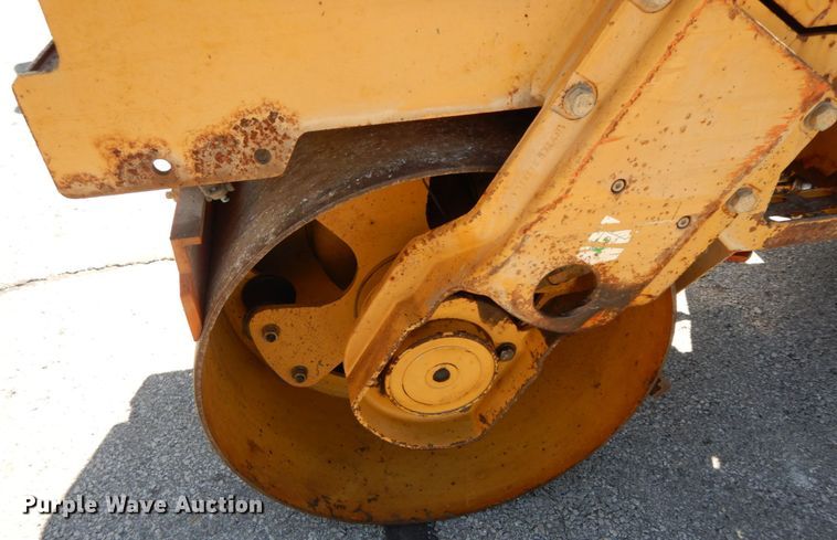 image for item IL9344 1998 Caterpillar CB-214C  double drum vibratory roller