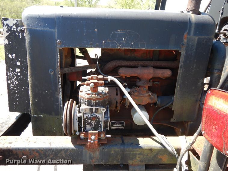 image for item IL9346 1993 International 4600  oil distributor truck