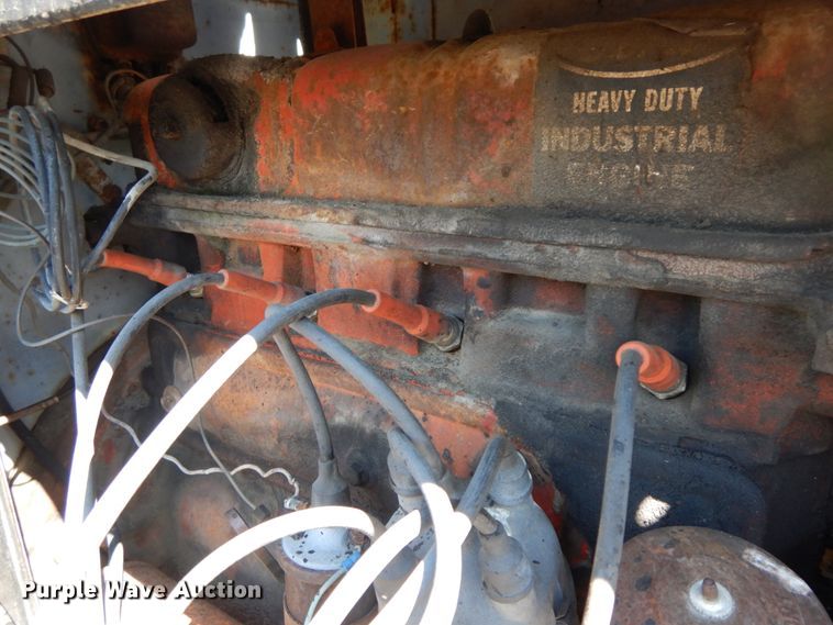 image for item IL9346 1993 International 4600  oil distributor truck